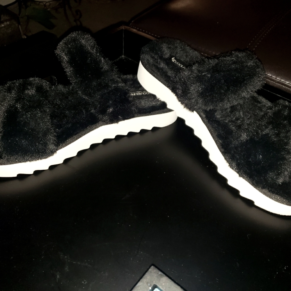 KOOLABURRA By UGG sandal.